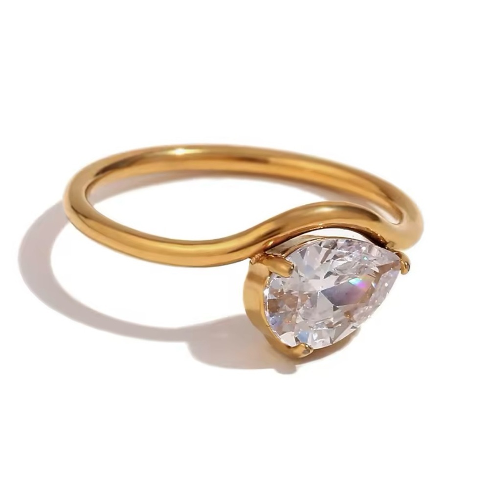 18K Gold Water Drop Round Zircon Ring Minimalist size 7, 8